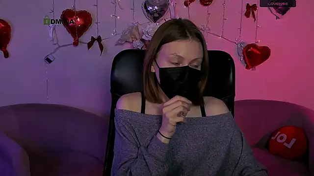 lola moans online show from March 10, 2026, 3:28 pm