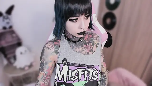 shes creepy online show from May 7, 2026, 7:25 am