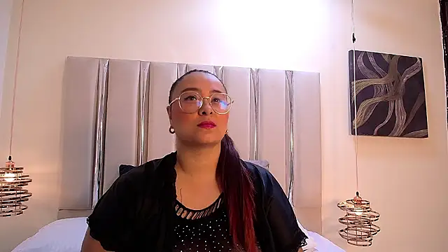 Snapshot of KiaraVelvett_ chatting on March 21, 2026, 2:16 am KiaraVelvett online show from March 21, 2026, 2:16 am