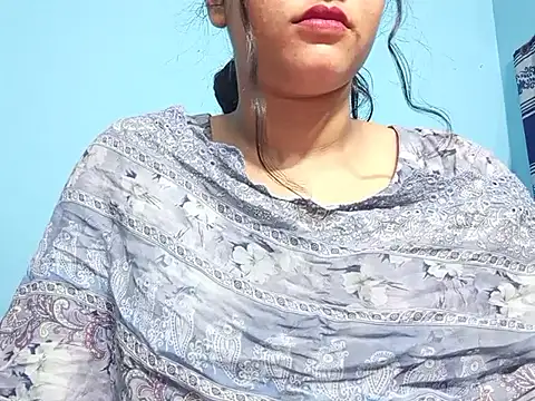 Emma 4433 online show from May 18, 2026, 5:52 pm