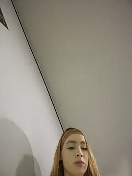 Isabella gaviria online show from April 21, 2026, 1:42 am