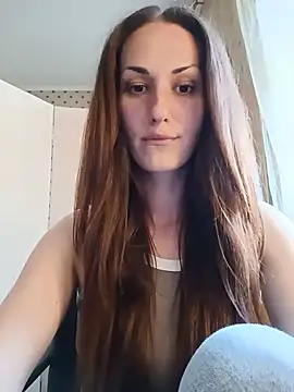 LunaCrystall online show from May 22, 2026, 3:39 pm