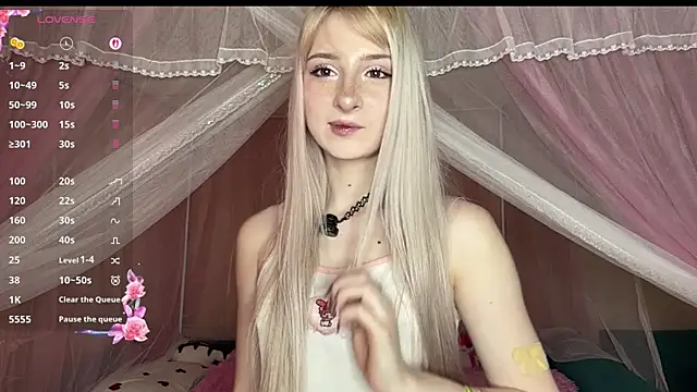 OnlyEva1 online show from April 28, 2026, 7:02 am