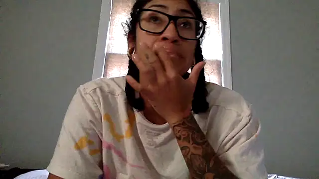 LatinaLoka online show from March 21, 2026, 1:58 pm