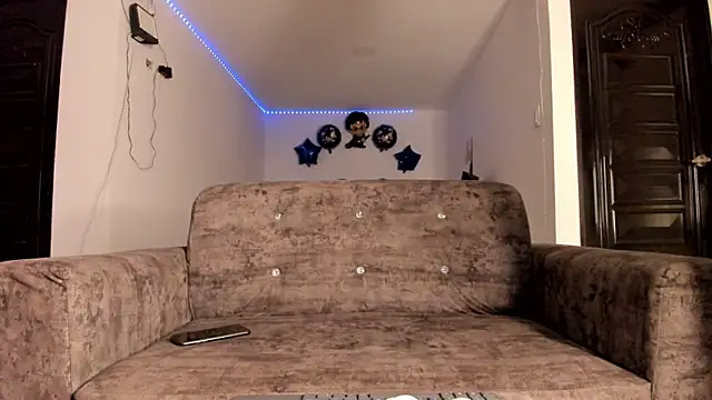 Madissonbeer  online show from July 12, 2026, 4:36 am