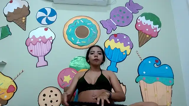 erikaskinny18 online show from May 28, 2026, 8:39 pm