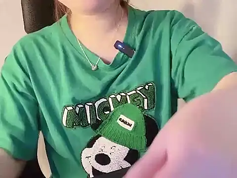 hunhun122 online show from April 2, 2026, 7:44 pm