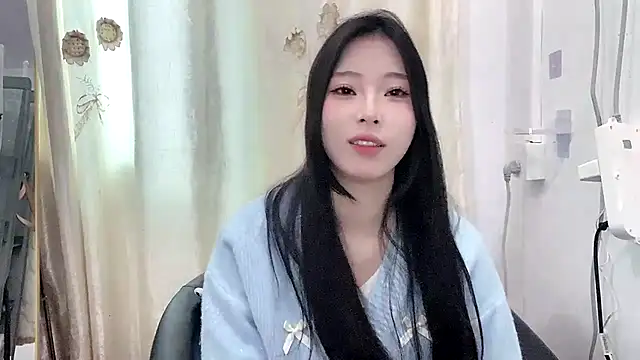 yiyibaby2026 online show from March 21, 2026, 2:27 am