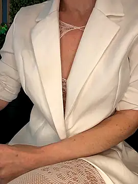 EvaliXiouss online show from April 13, 2026, 6:13 pm