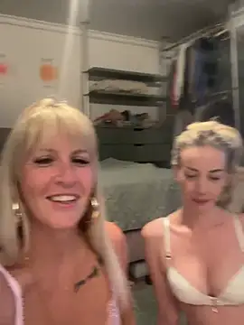 AtomBlondy online show from June 10, 2026, 7:24 pm