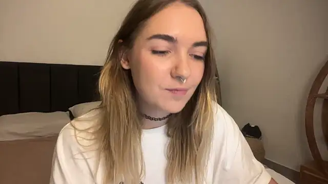 RoxyWet online show from April 15, 2026, 1:29 pm