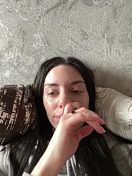 MishellKins online show from April 1, 2026, 10:16 am