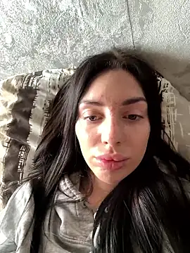 MishellKins online show from April 5, 2026, 10:01 am