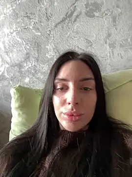 MishellKins online show from April 7, 2026, 11:43 am