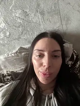 MishellKins online show from April 10, 2026, 11:59 am