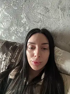 MishellKins online show from April 27, 2026, 2:15 pm