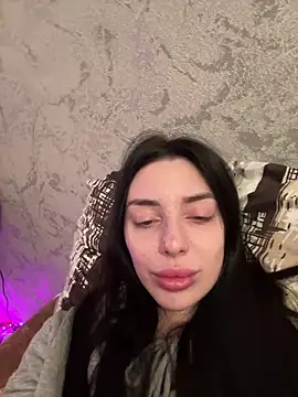 MishellKins online show from April 30, 2026, 5:41 pm