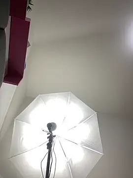 LINDA EF online show from April 16, 2026, 12:28 pm