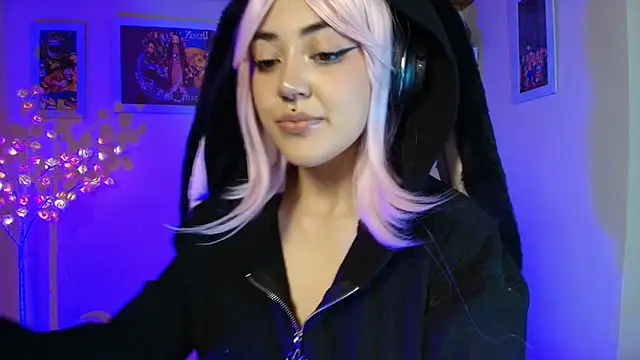 Nanachi uwu online show from May 17, 2026, 8:34 am