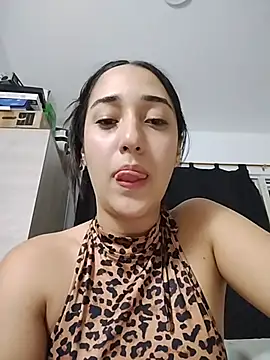 isabellaHill2 online show from May 5, 2026, 6:10 am