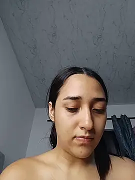 isabellaHill2 online show from May 13, 2026, 5:27 am
