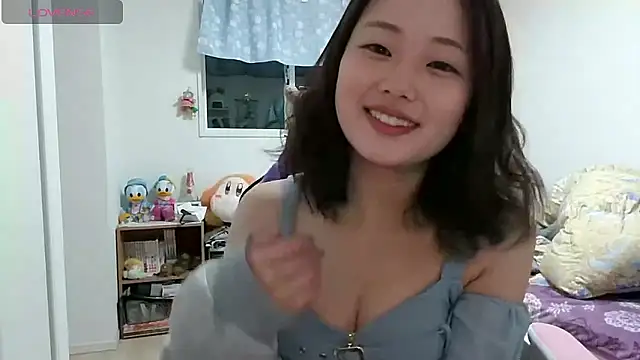 MoMochan jp online show from May 9, 2026, 4:34 pm