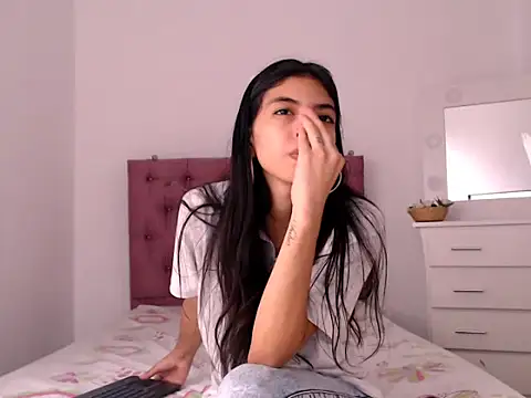 Sweet Scarlett  online show from April 7, 2026, 1:44 pm