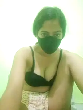 nidhiyadav00 online show from April 23, 2026, 7:16 pm