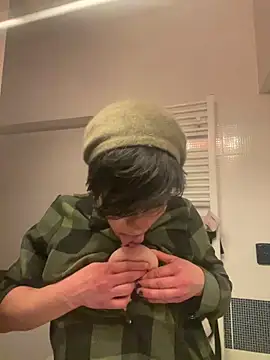 DtPORNBITCH online show from April 13, 2026, 12:27 am