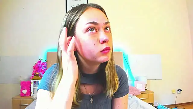 MelanieCuty online show from May 27, 2026, 5:26 am