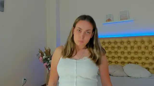 MelanieCuty online show from July 16, 2026, 5:35 am