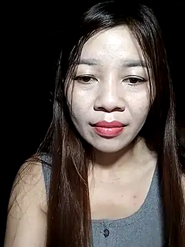 Yiyi102300 online show from April 26, 2026, 11:02 pm