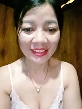 Yiyi102300 online show from June 25, 2026, 1:16 am