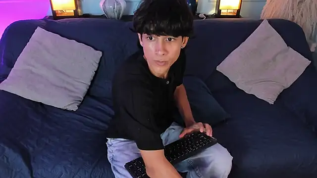 Cheys Mast online show from March 17, 2026, 6:33 pm