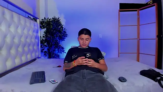 Liam Dustin online show from August 1, 2026, 8:52 pm