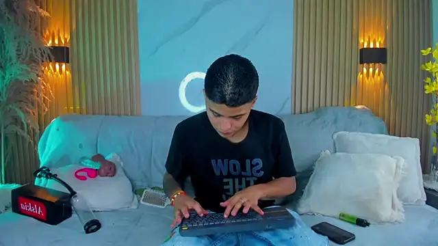 Liam Dustin online show from August 2, 2026, 7:56 pm