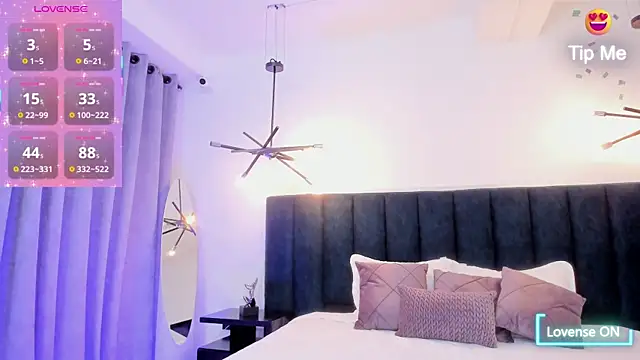 kirasweet7 online show from April 8, 2026, 3:39 am