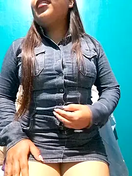 YiiZ 019 online show from April 25, 2026, 4:59 am