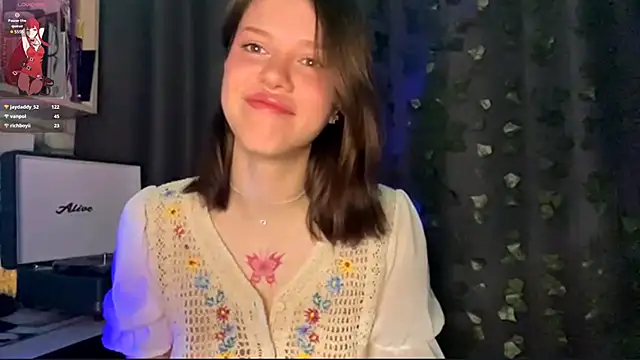 SarahHunnye online show from April 13, 2026, 12:49 am