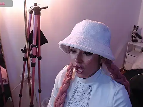 Snapshot of trinitych_ chatting on March 25, 2026, 6:41 am trinitych online show from March 25, 2026, 6:41 am