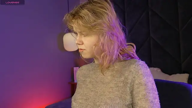 Snapshot of ElizabethVane chatting on April 22, 2026, 5:43 am ElizabethVane online show from April 22, 2026, 5:43 am