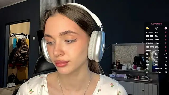 Veluxe online show from March 31, 2026, 3:12 pm