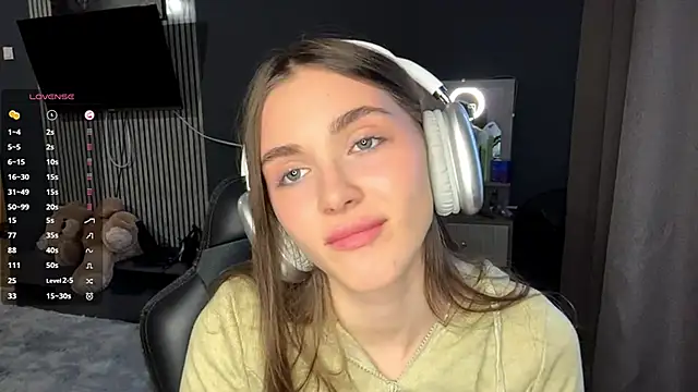 Veluxe online show from April 5, 2026, 3:09 pm