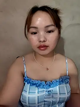 Snapshot of Mina_xYx chatting on July 4, 2026, 4:35 pm Mina xYx online show from July 4, 2026, 4:35 pm