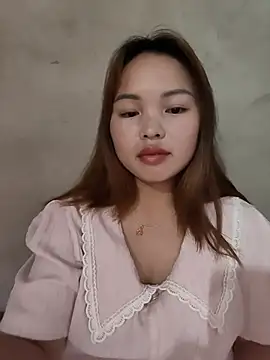 Snapshot of Mina_xYx chatting on July 9, 2026, 4:00 pm Mina xYx online show from July 9, 2026, 4:00 pm