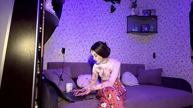 Snapshot of KimTify chatting on March 25, 2026, 4:35 pm KimTify online show from March 25, 2026, 4:35 pm