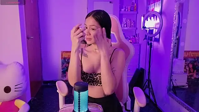 Oliviasims online show from April 22, 2026, 9:38 pm