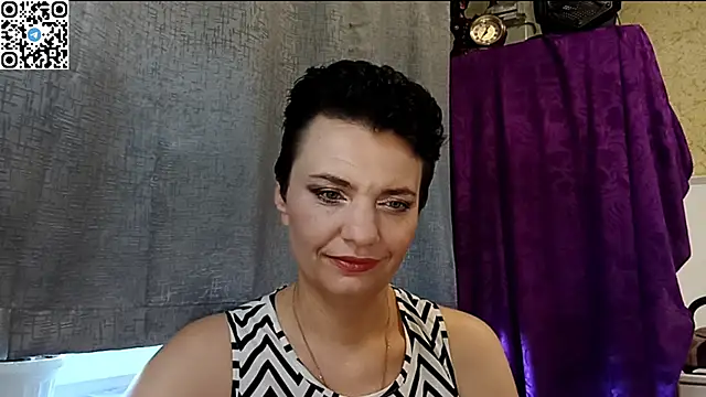 HotMamaQueen234 online show from May 22, 2026, 9:37 am