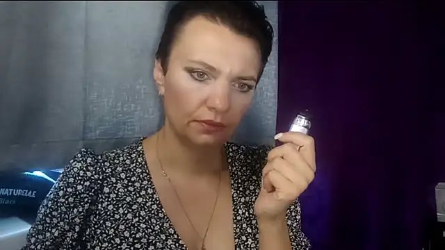 Snapshot of HotMamaQueen234 chatting on August 4, 2026, 6:27 am HotMamaQueen234 online show from August 4, 2026, 6:27 am