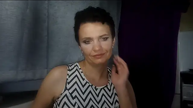 Snapshot of HotMamaQueen234 chatting on August 4, 2026, 8:22 pm HotMamaQueen234 online show from August 4, 2026, 8:22 pm